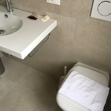 Rosa Hotel 2*