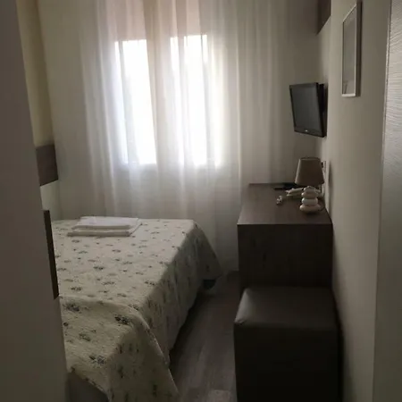 Rosa Ξενοδοχείο 2*