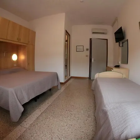 Hotel Rosa 2*
